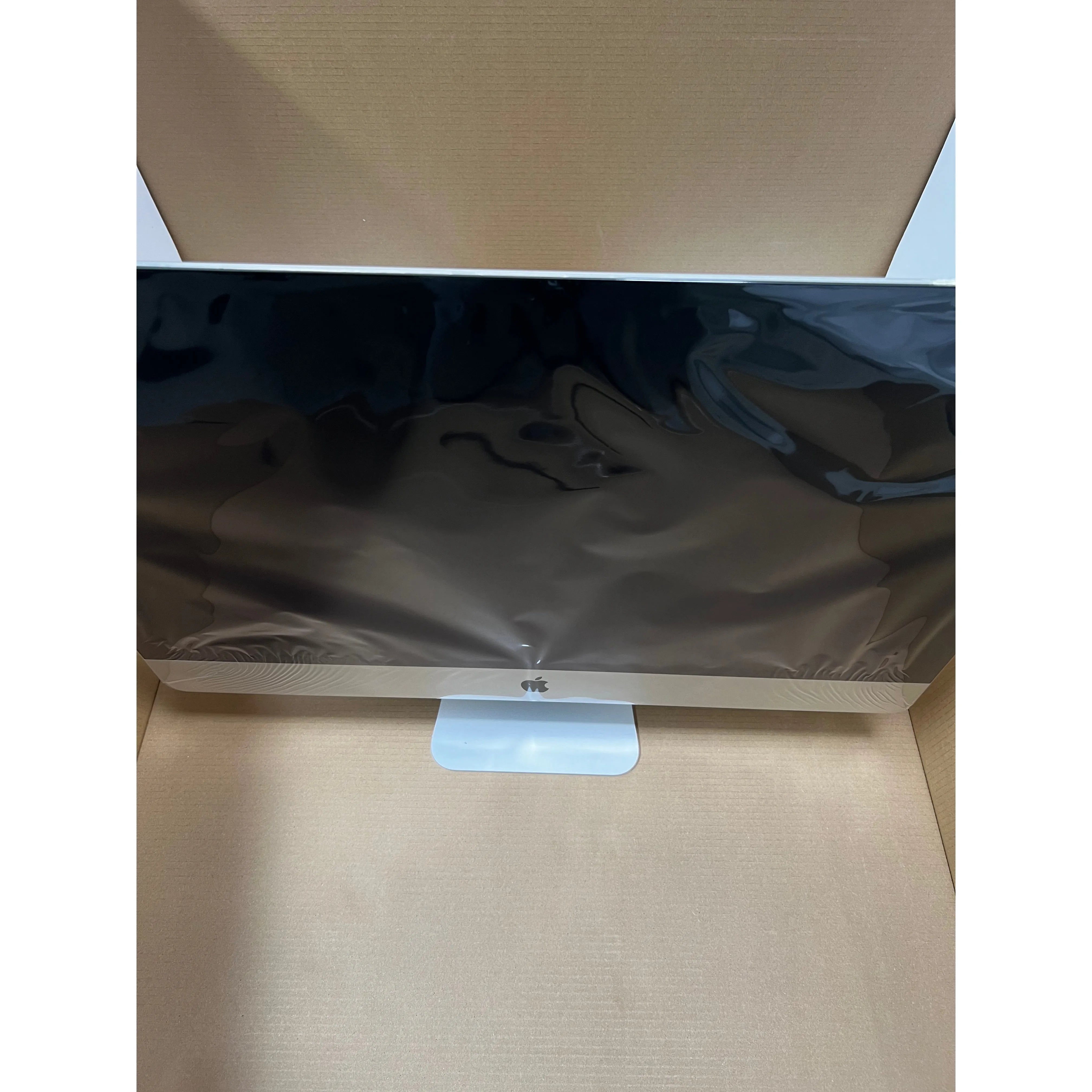 iMac 2020 mit Schutzfolie